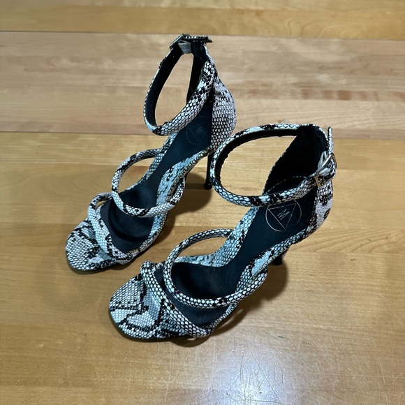 Missguided Snakeskin Strappy Heels Size 6.5 - Picture 4 of 11